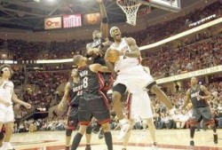 每日吃瓜总决赛,年度瓜王争霸，精彩瞬间回顾