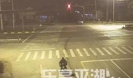 吃瓜爆料车祸现场,惊魂一幕！吃瓜群众现场直击车祸惨状