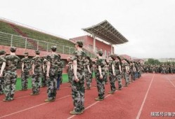 每日聪颖吃瓜大学军训,揭秘每日聪颖吃瓜大学军训那些事儿