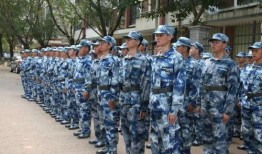 聪慧每日吃瓜军训,军训中的趣味时光