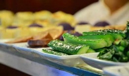 今日吃瓜老虎菜是什么菜,吃瓜老虎菜，究竟是什么美味佳肴？